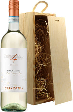 Pinot Grigio Casa Defrà w drewnianej skrzynce